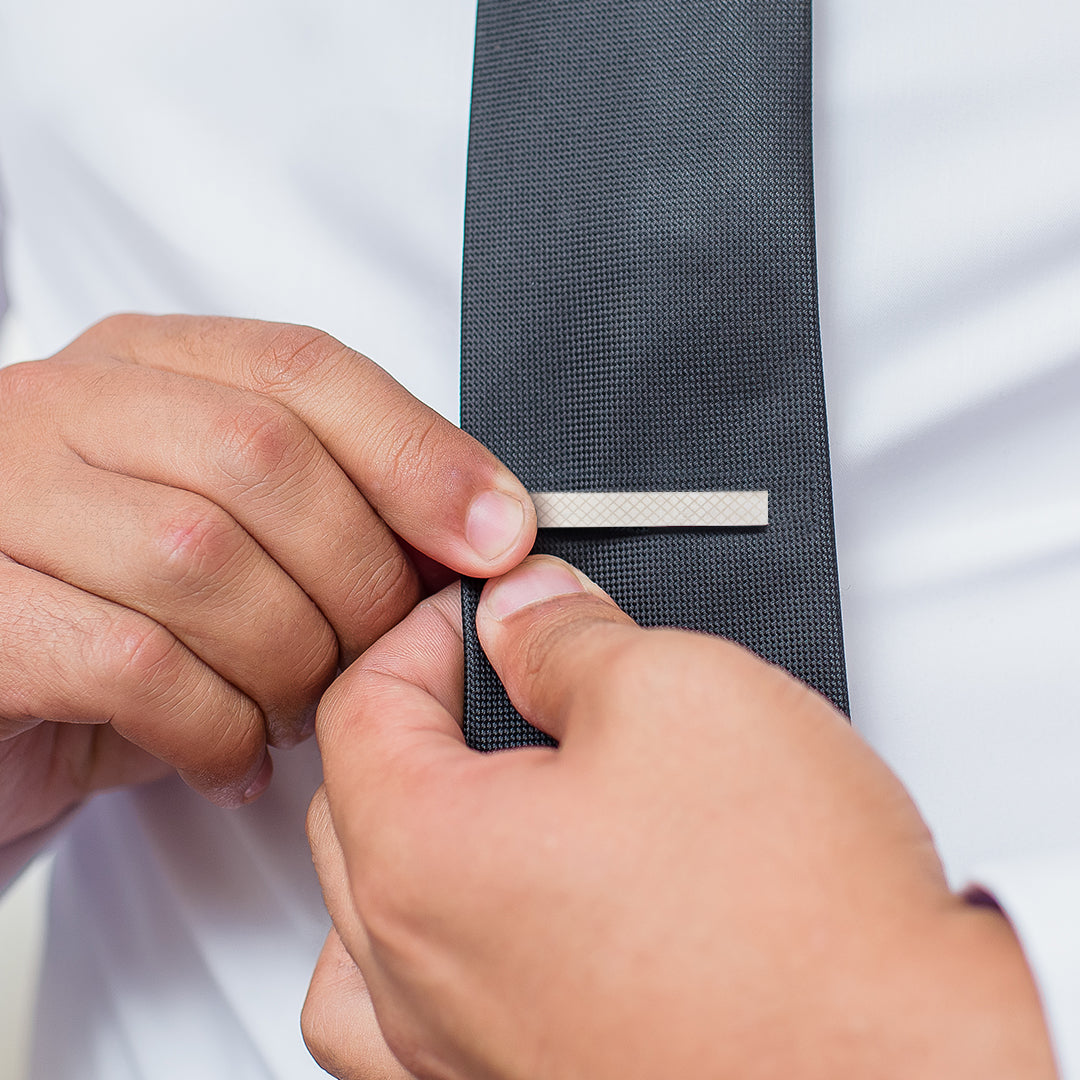 Metal Criss Cross Tie Bar
